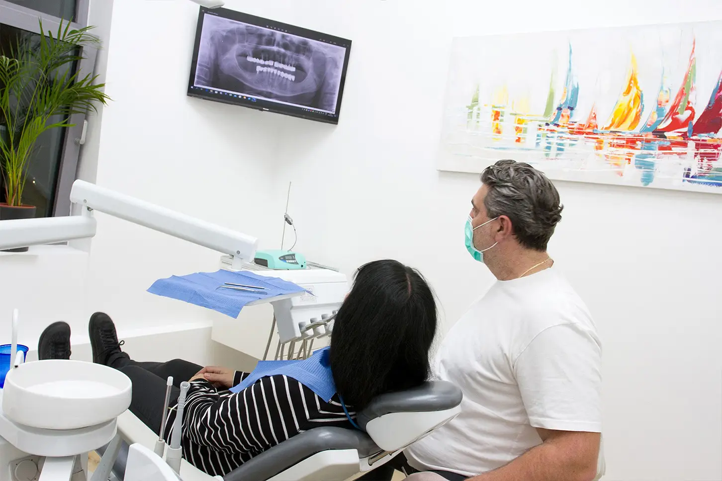 Specijalizirani u oralnoj kirurgiji i implantologiji